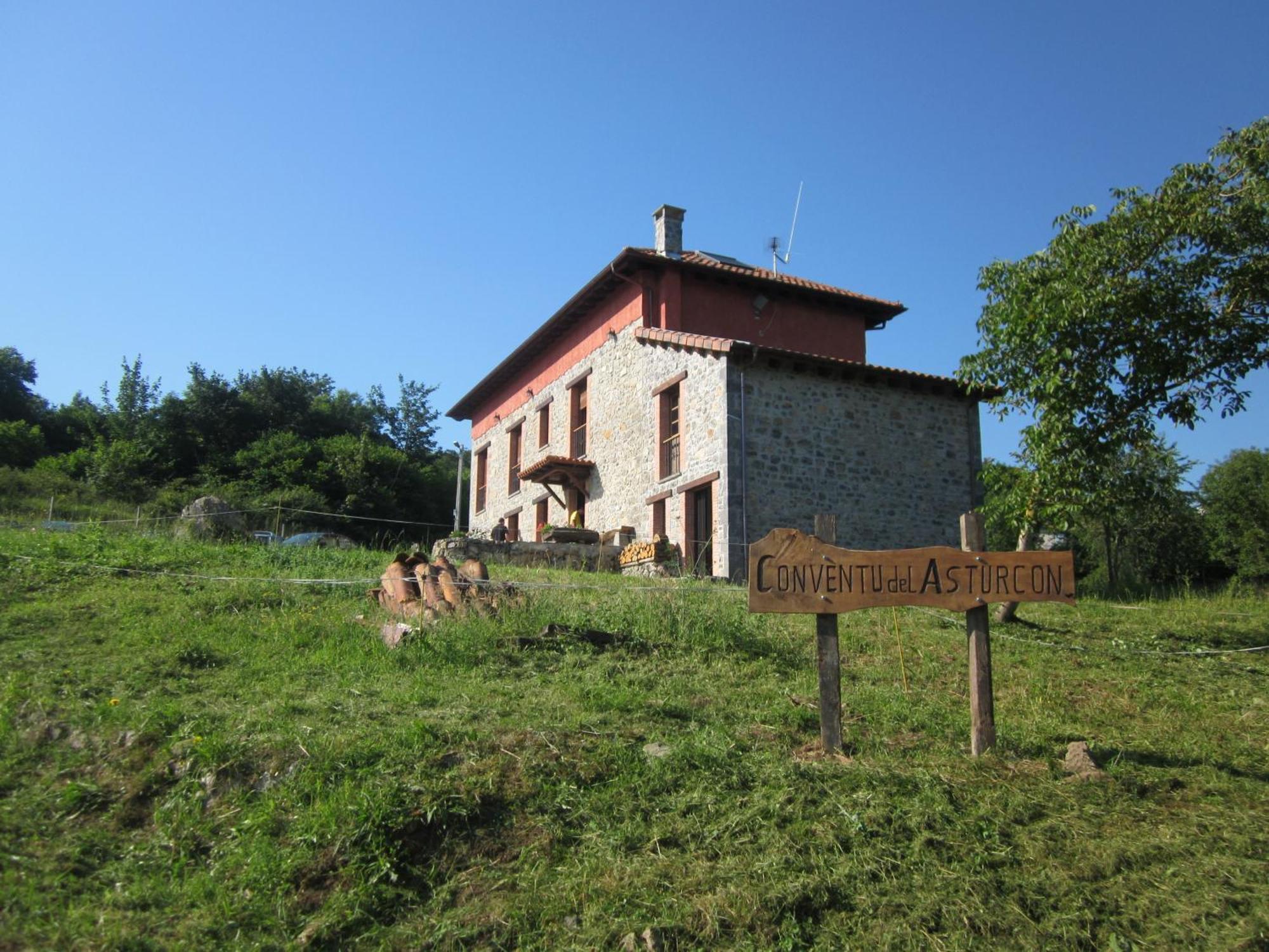 Hostal El Conventu Del Asturcon Lago  Exterior foto