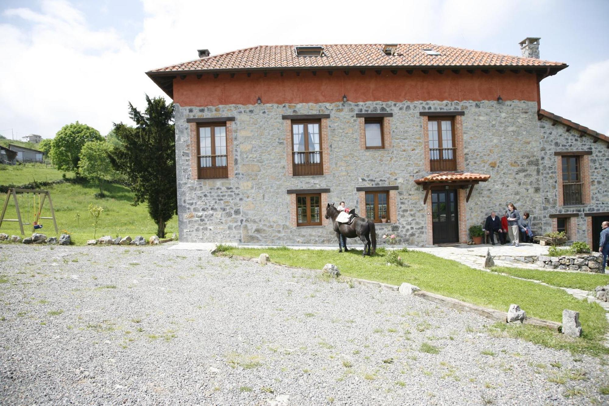 Hostal El Conventu Del Asturcon Lago  Exterior foto