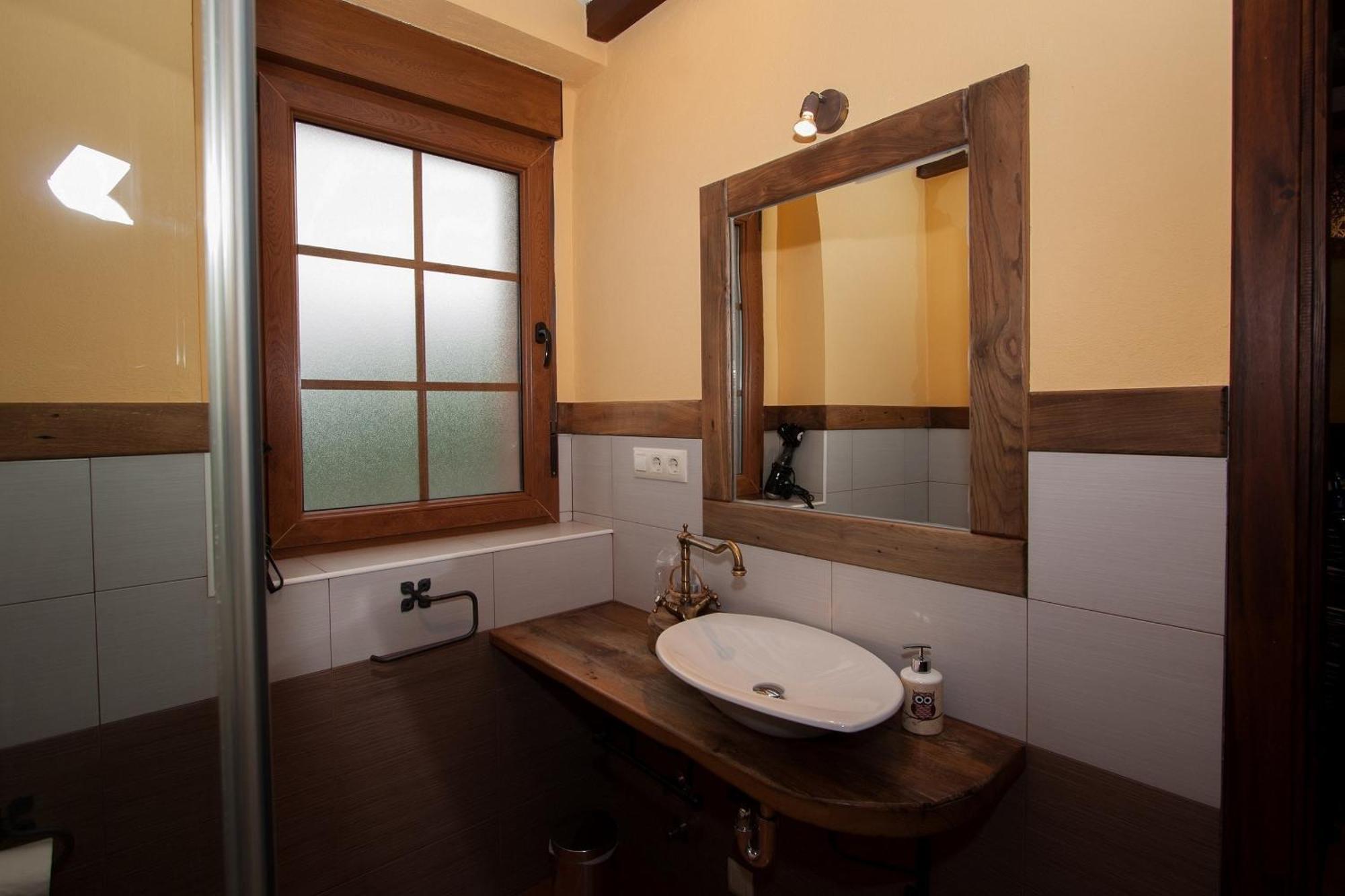 Hostal El Conventu Del Asturcon Lago  Exterior foto